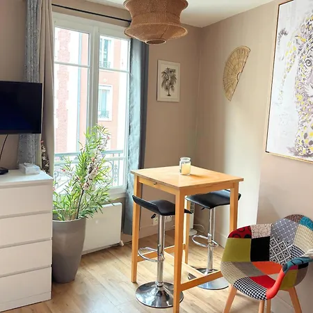 Confort & Calme - Paris A 10 Min Apartment